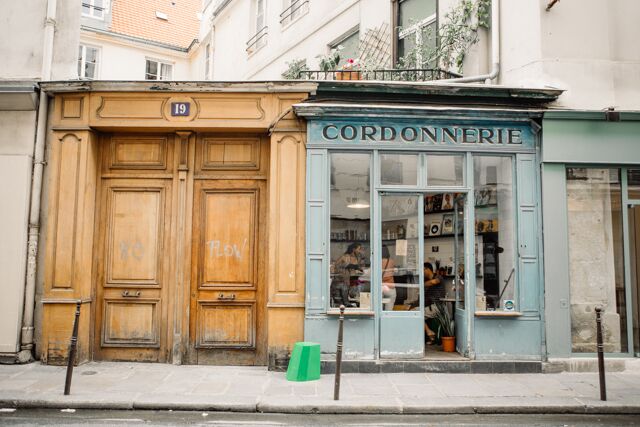 Boot Cafe Paris